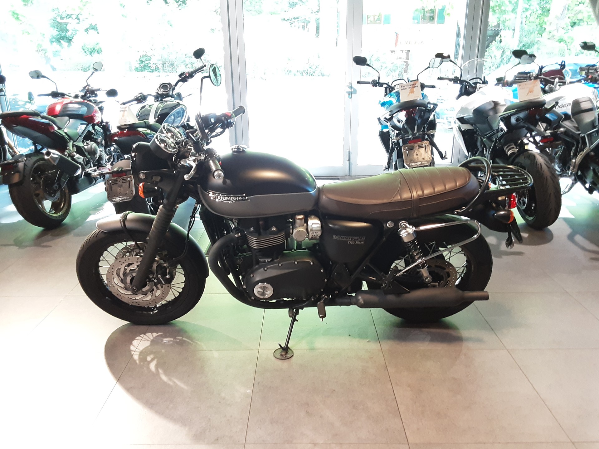 TRIUMPH Bonneville T120 Black-image-1