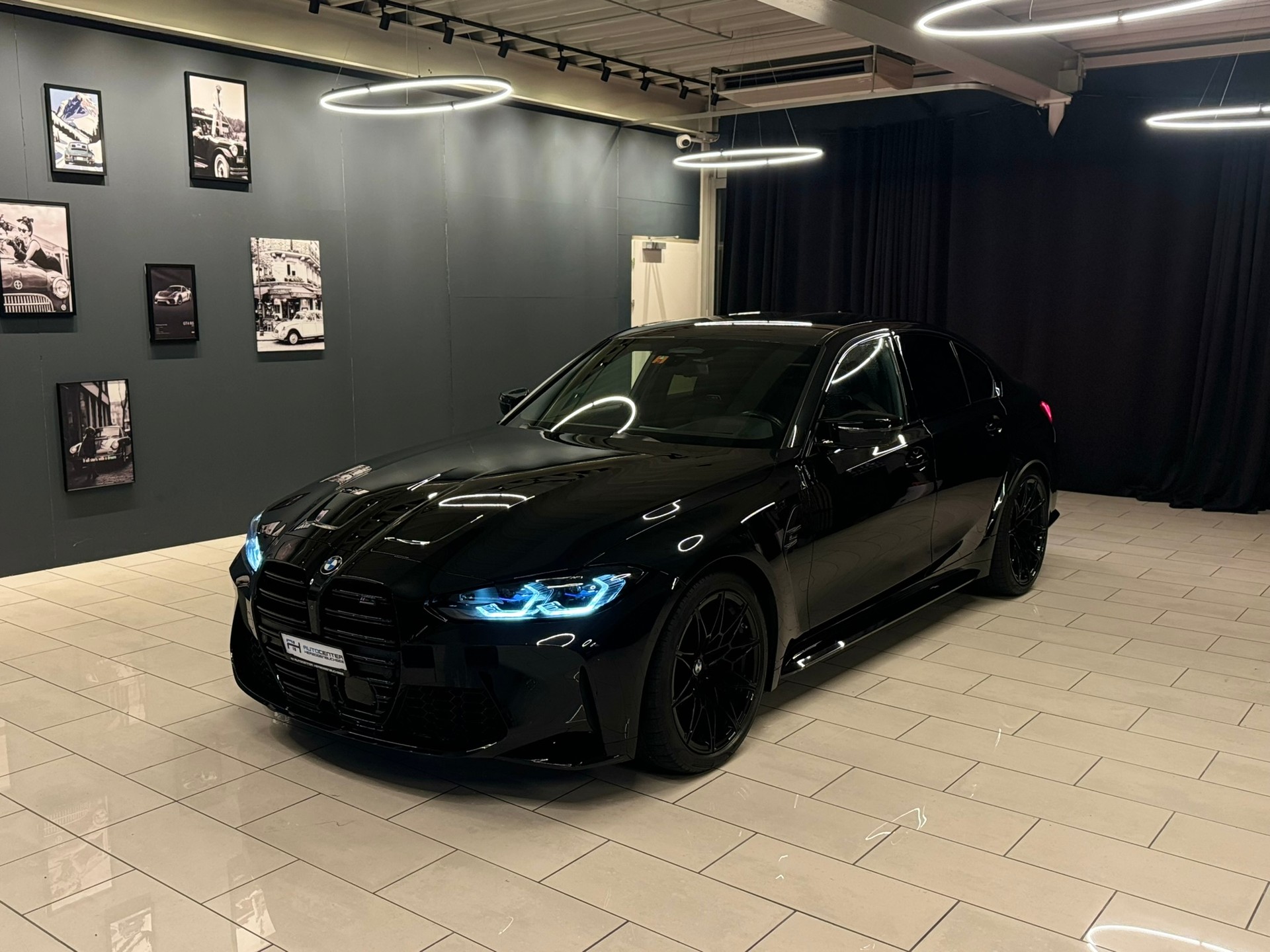 BMW M3 Competition-showroom-element-2