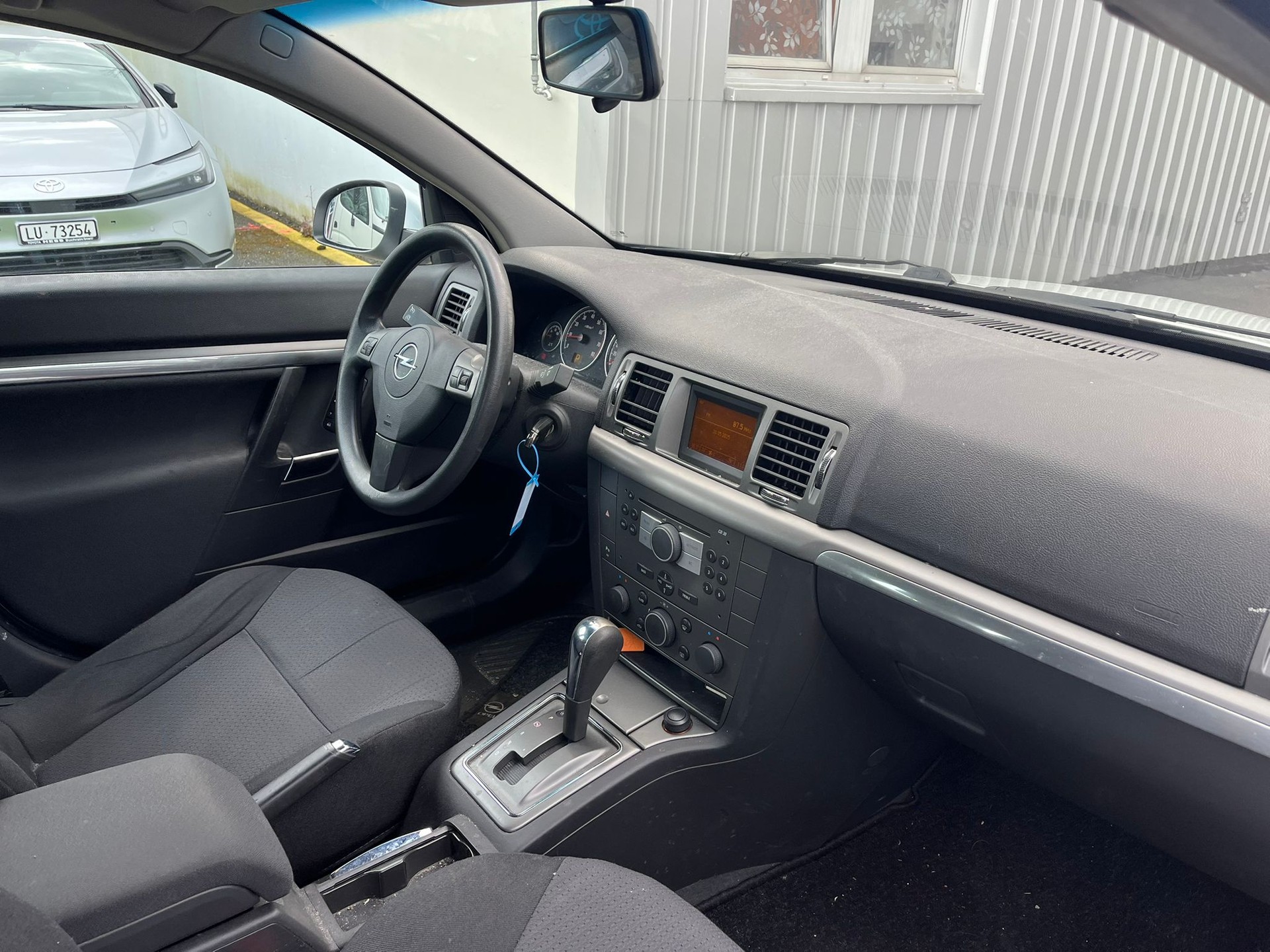 OPEL Vectra Caravan 2.2 (Essentia)-image-6