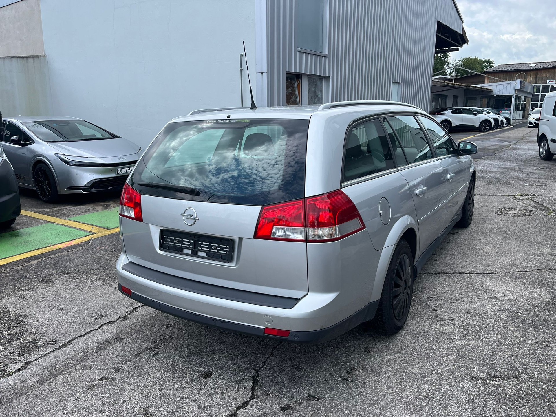 OPEL Vectra Caravan 2.2 (Essentia)-image-5