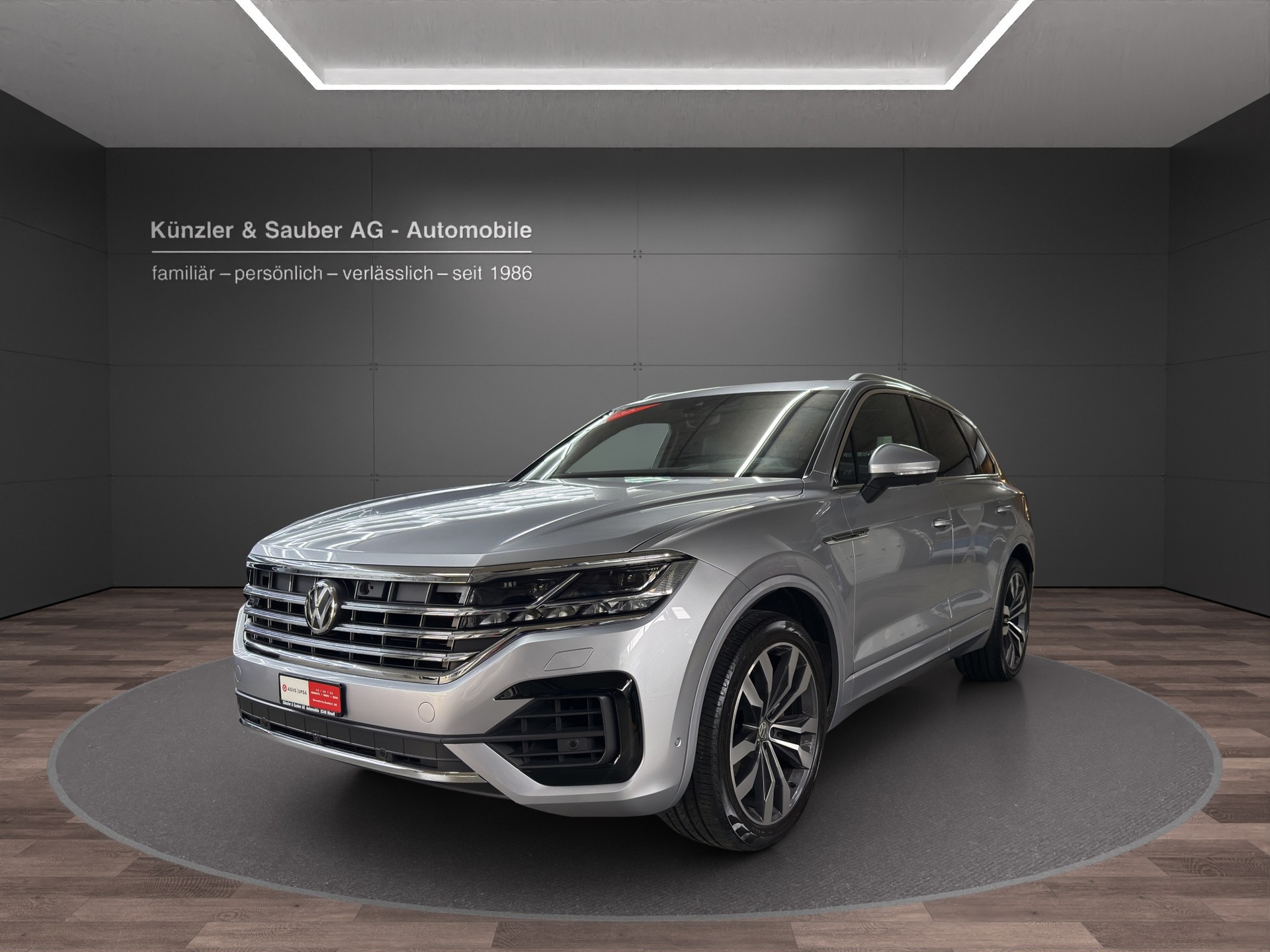 VW Touareg 3.0 TDI R Line Tiptronic-image-0