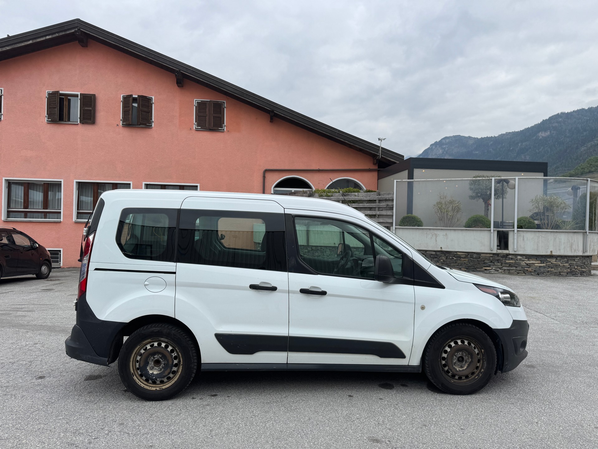 FORD Transit Connect Combi T220 1.5 TDCi Ambiente-image-3