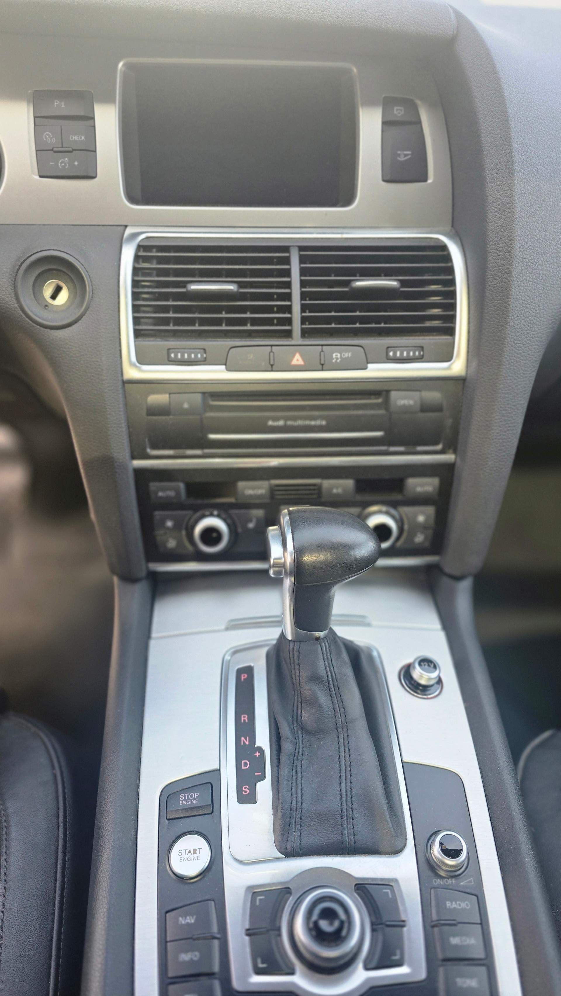 AUDI Q7 4.2 TDI quattro tiptronic-image-11