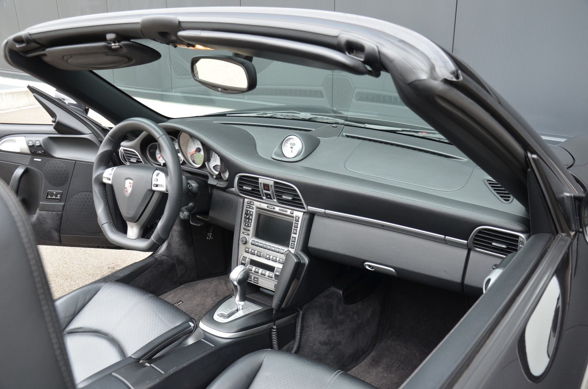 PORSCHE 911 Cabrio Turbo Tiptronic-image-16
