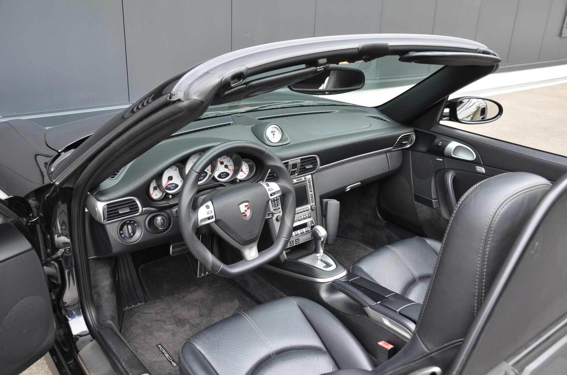 PORSCHE 911 Cabrio Turbo Tiptronic-image-13