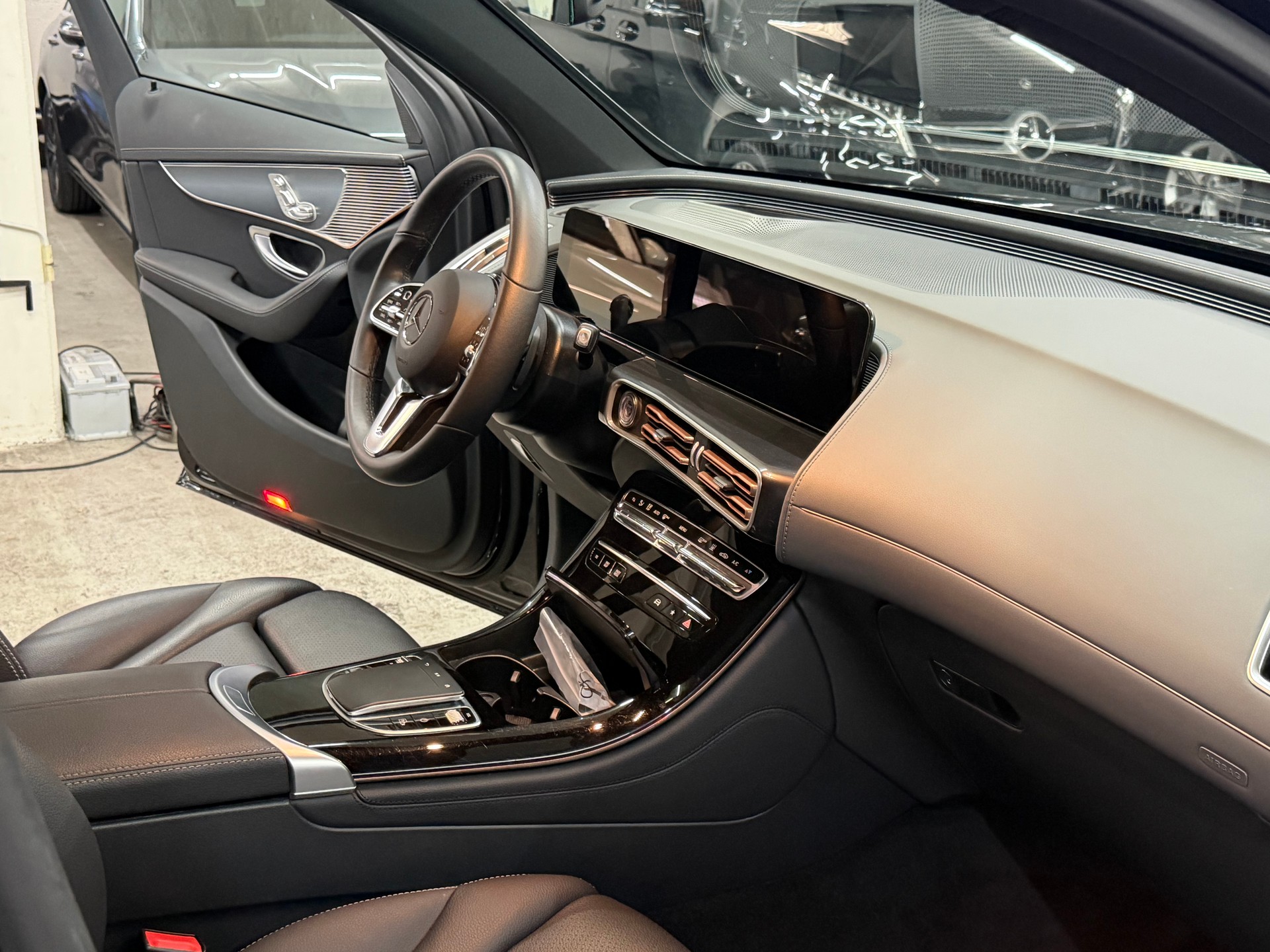 MERCEDES-BENZ EQC 400 4Matic EQ Star-image-14