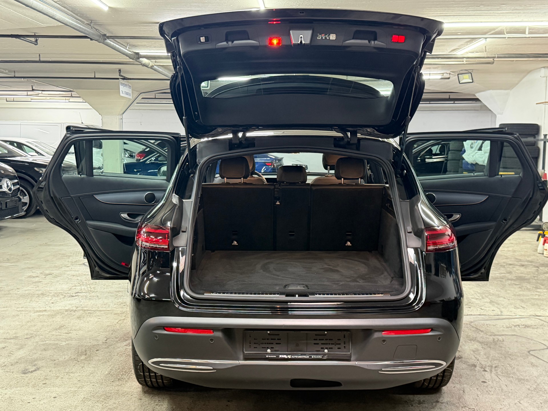 MERCEDES-BENZ EQC 400 4Matic EQ Star-image-11