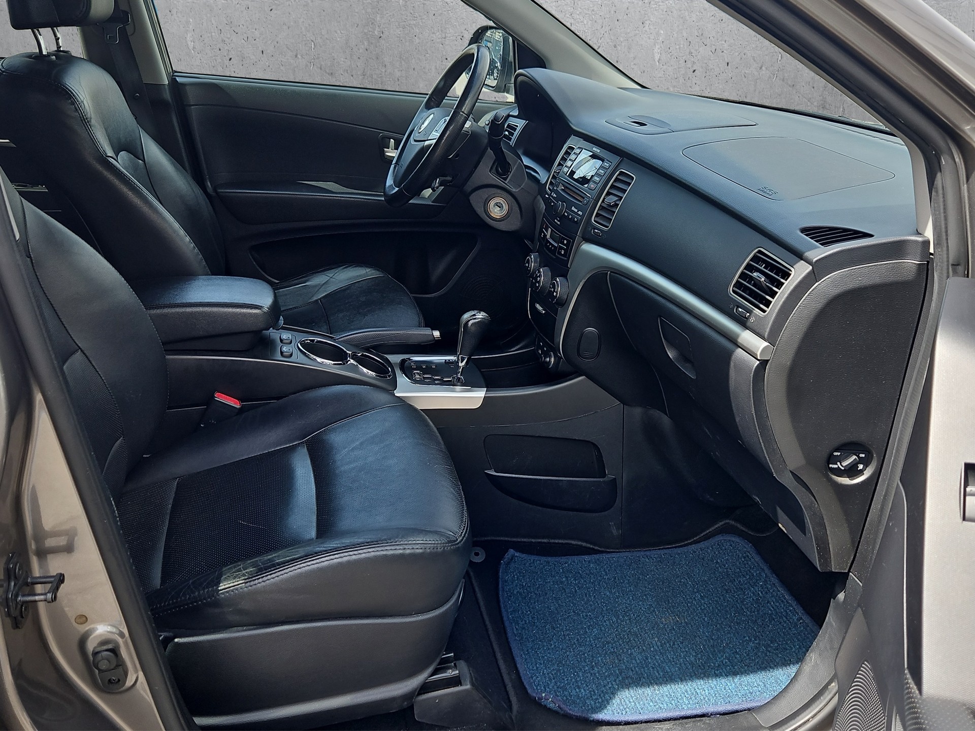 KGM-SsangYong Korando 2.0 e-XDI Family Edition 4WD Automatic-image-9