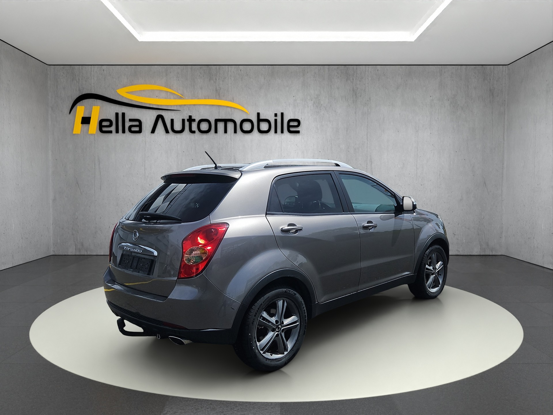 KGM-SsangYong Korando 2.0 e-XDI Family Edition 4WD Automatic-image-2