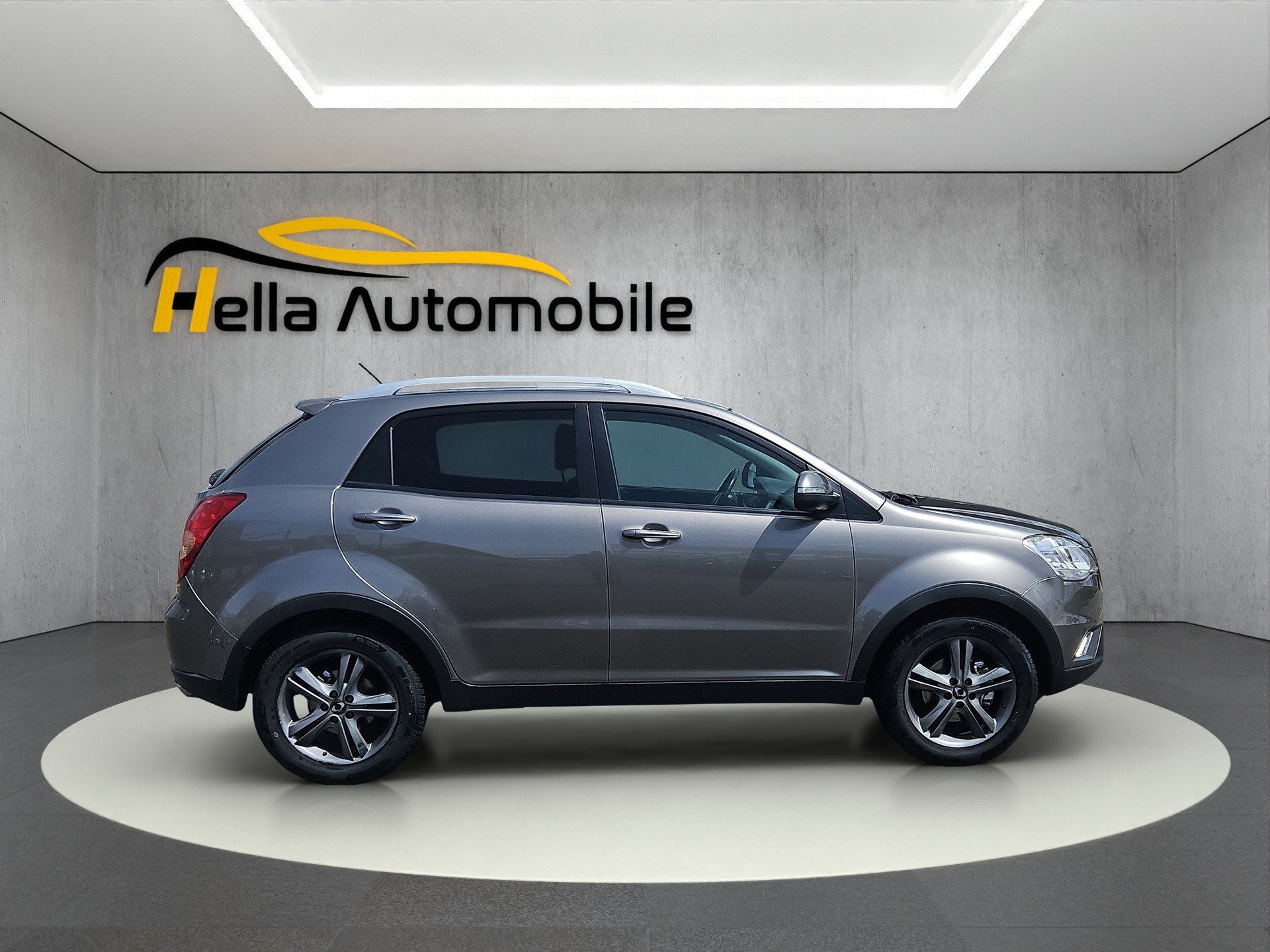 KGM-SsangYong Korando 2.0 e-XDI Family Edition 4WD Automatic-image-1