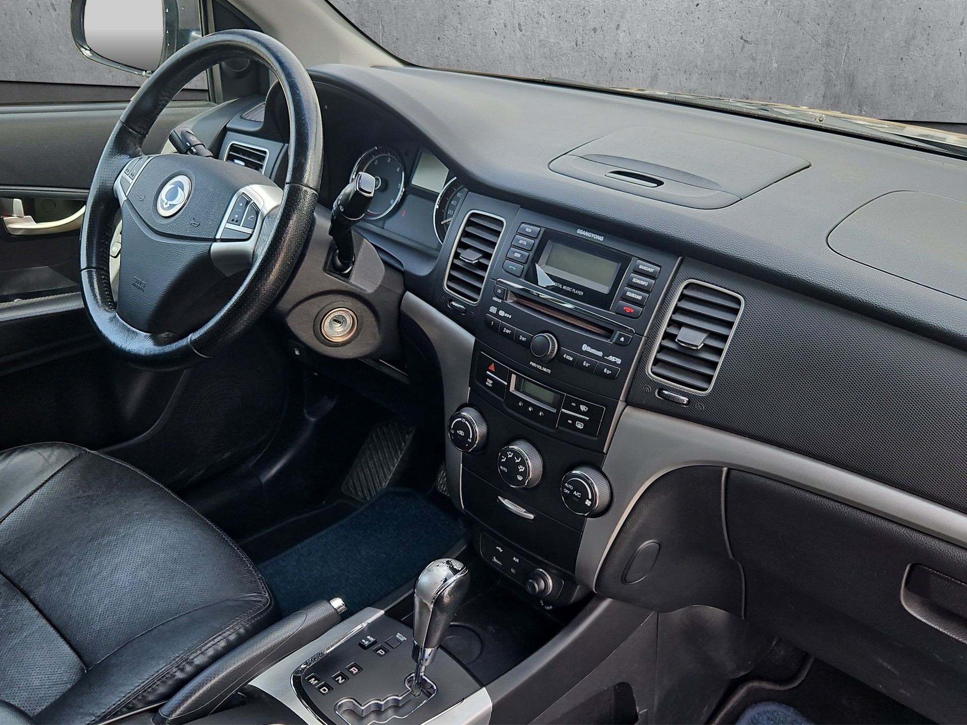 KGM-SsangYong Korando 2.0 e-XDI Family Edition 4WD Automatic-image-8