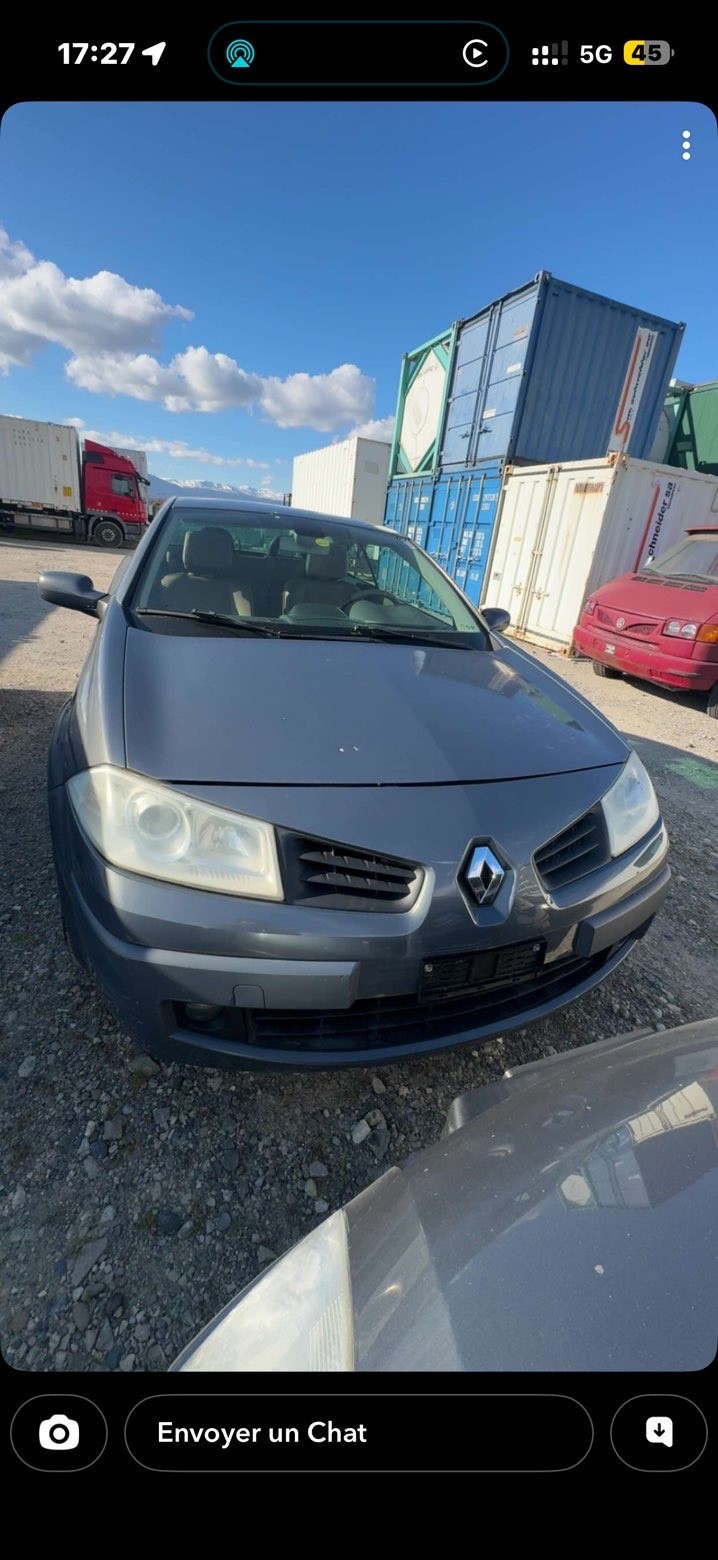 RENAULT Mégane C-C 2.0 16V Dynamique Confort-image-11