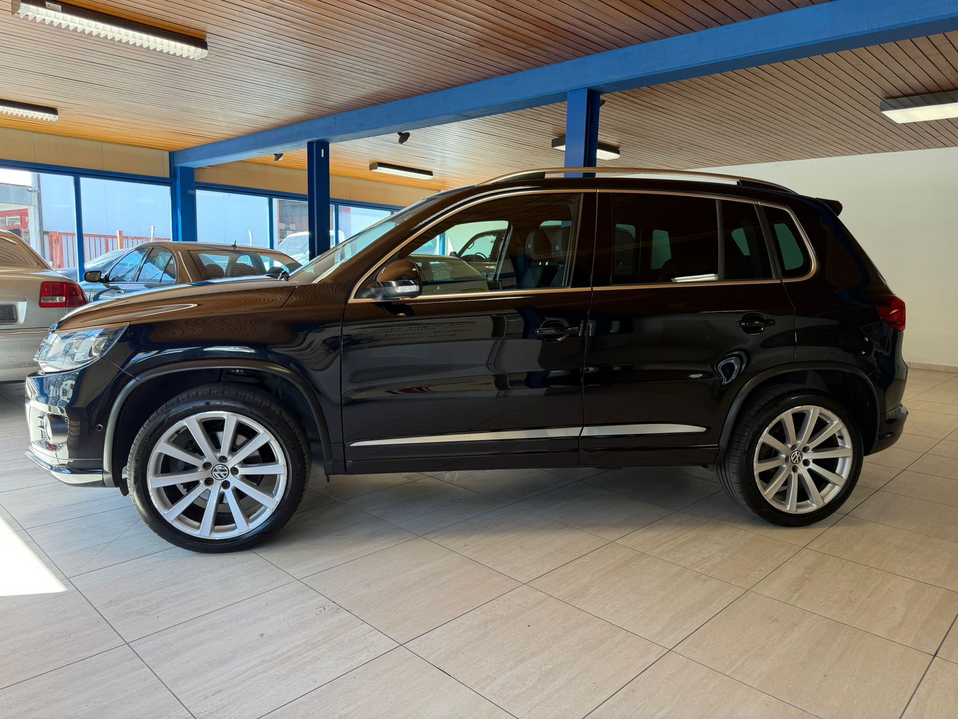 VW Tiguan 2.0 TSI R-Line Design 4Motion DSG-image-4