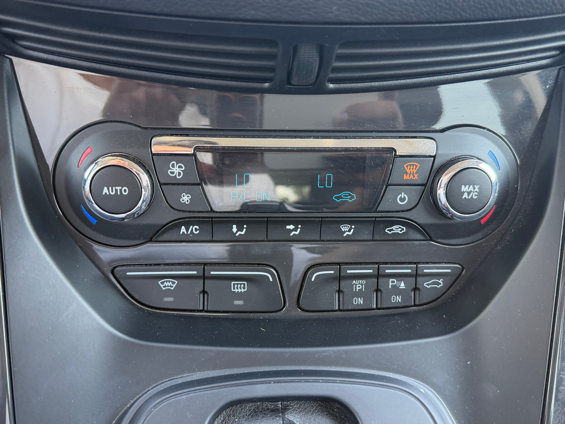 FORD Kuga 1.6 SCTi Titanium 4WD Automatic-image-18