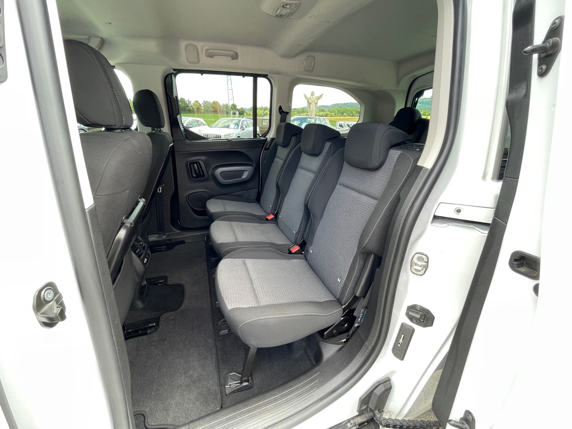 TOYOTA Proace City Verso 1.2 Trend Long Automatik*7 Plätze-image-12