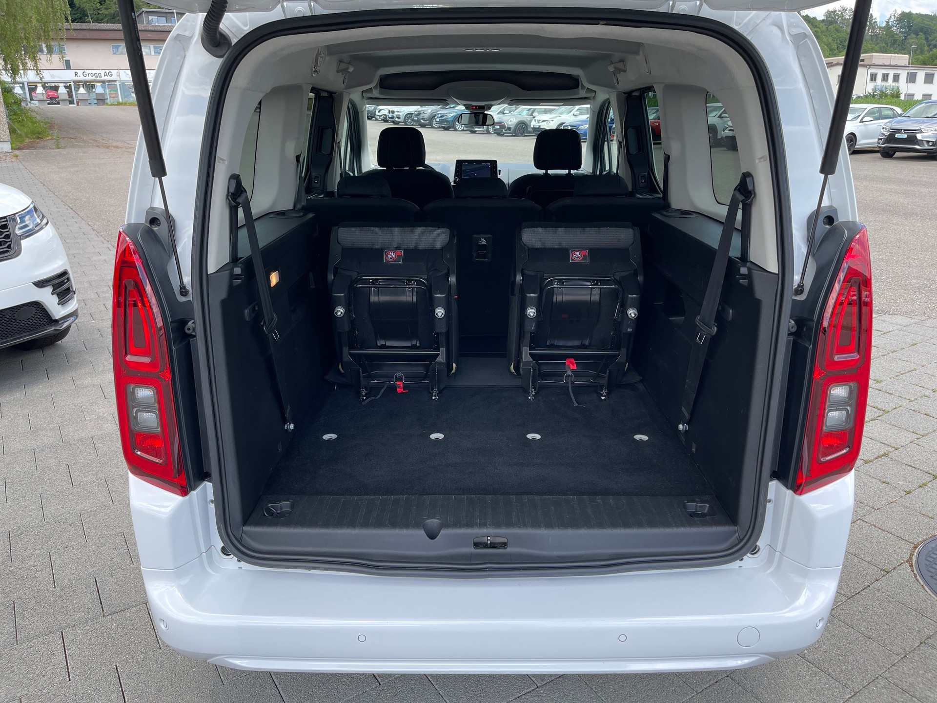 TOYOTA Proace City Verso 1.2 Trend Long Automatik*7 Plätze-image-14