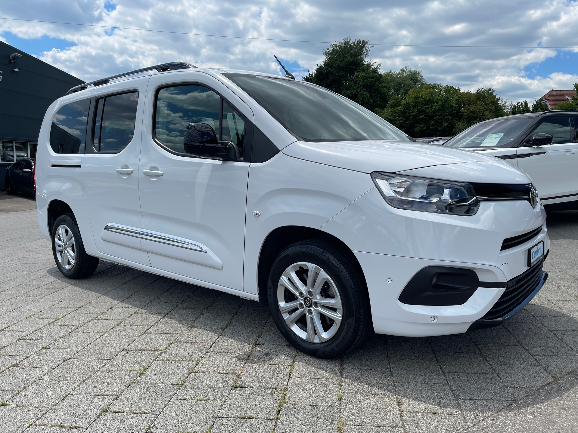 TOYOTA Proace City Verso 1.2 Trend Long Automatik*7 Plätze-image-4