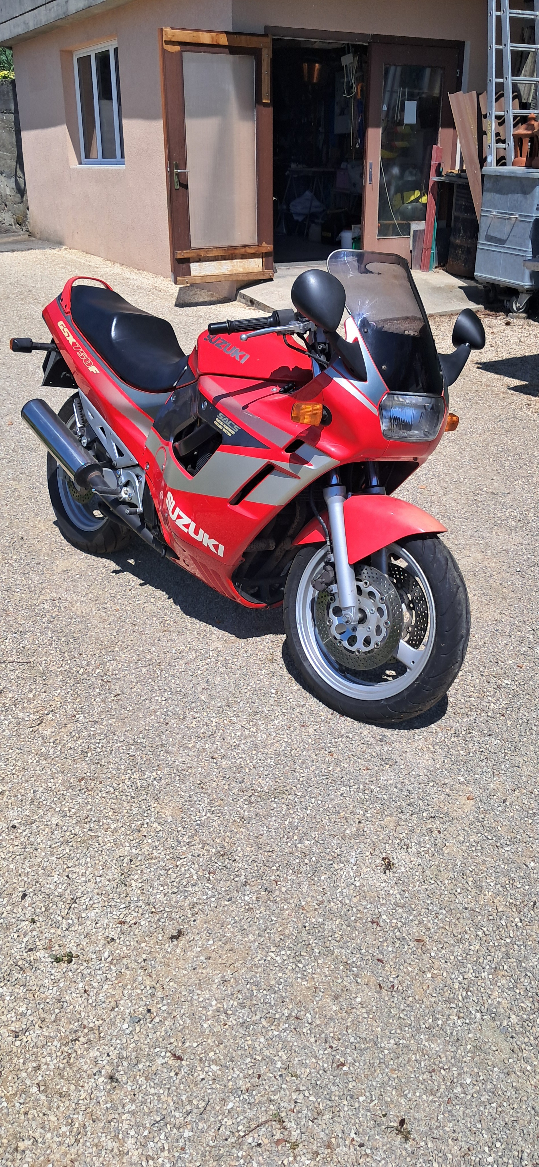 SUZUKI GSX 750
