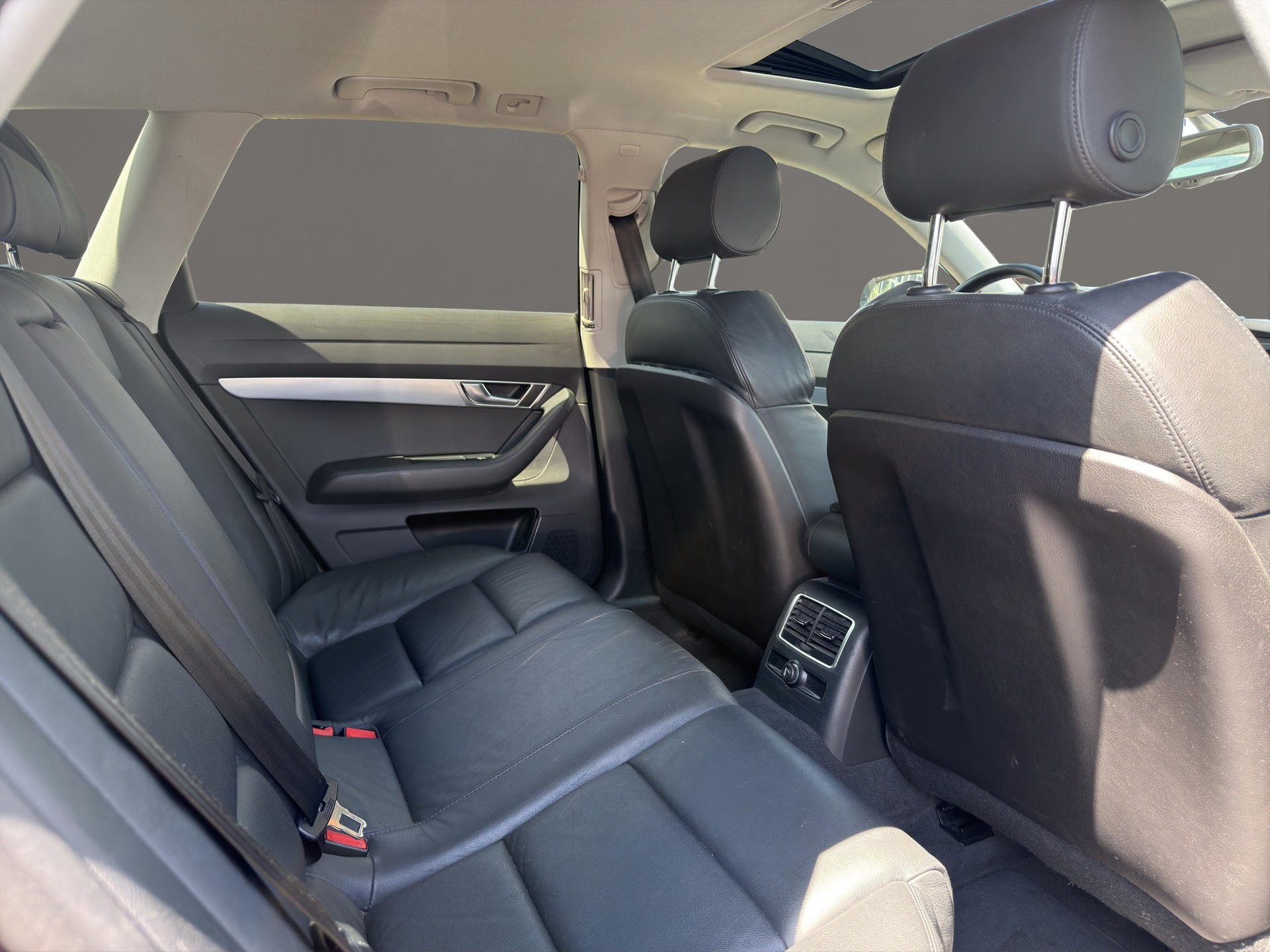 AUDI A6 Avant 3.0 V6 TDI quattro-image-11