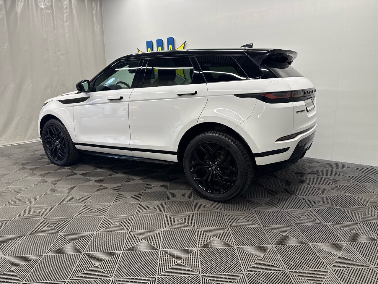 LAND ROVER Range Rover Evoque R-Dynamic P 200 SE AT9-showroom-element-1