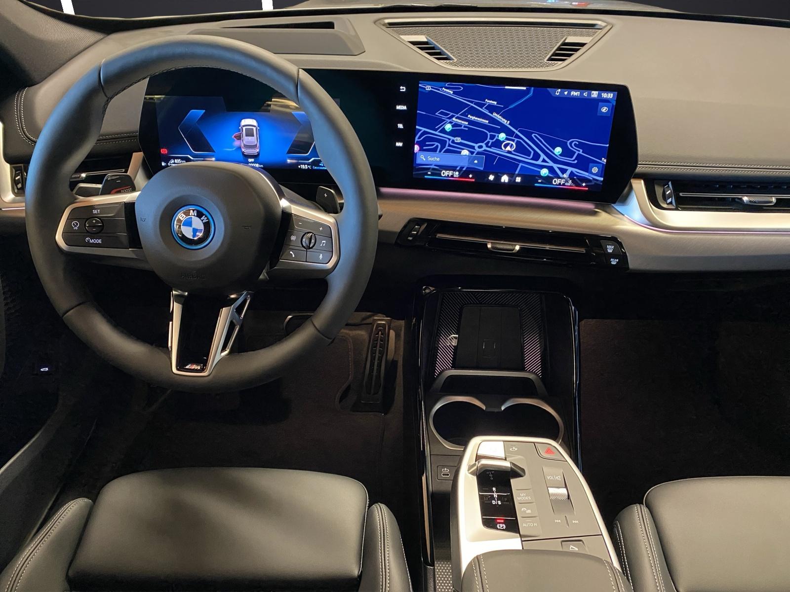 BMW X1 30e xDrive paddles-image-18