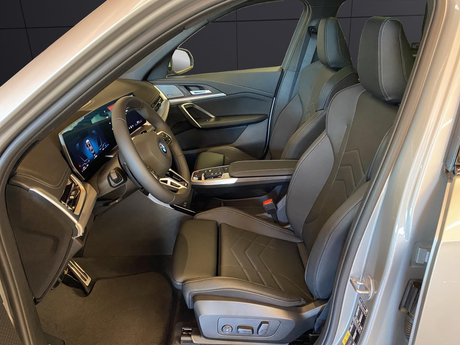 BMW X1 30e xDrive paddles-image-11