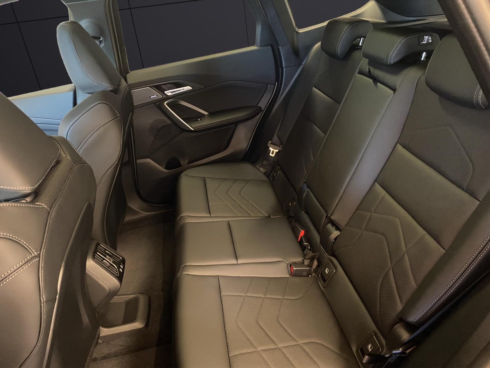 BMW X1 30e xDrive paddles-image-12