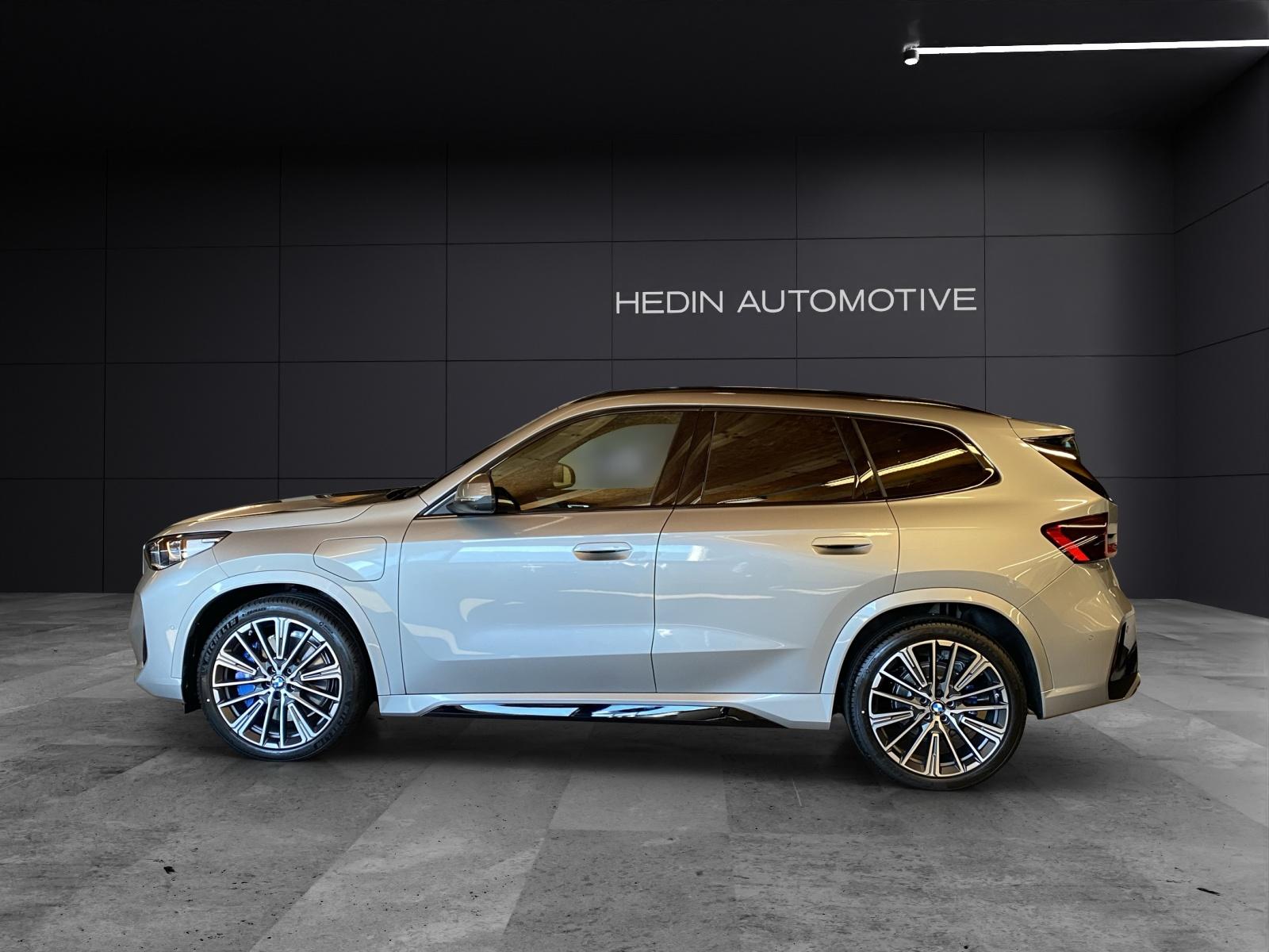BMW X1 30e xDrive paddles-showroom-element-1