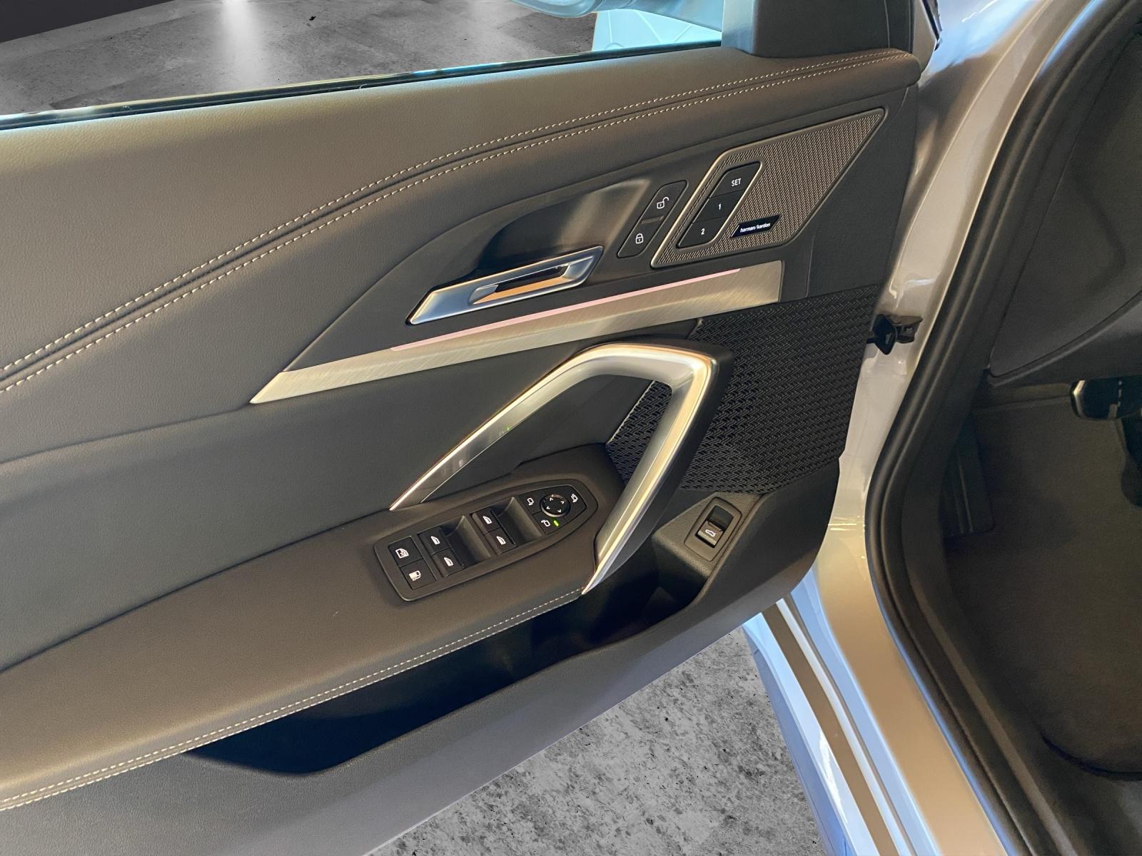 BMW X1 30e xDrive paddles-image-10