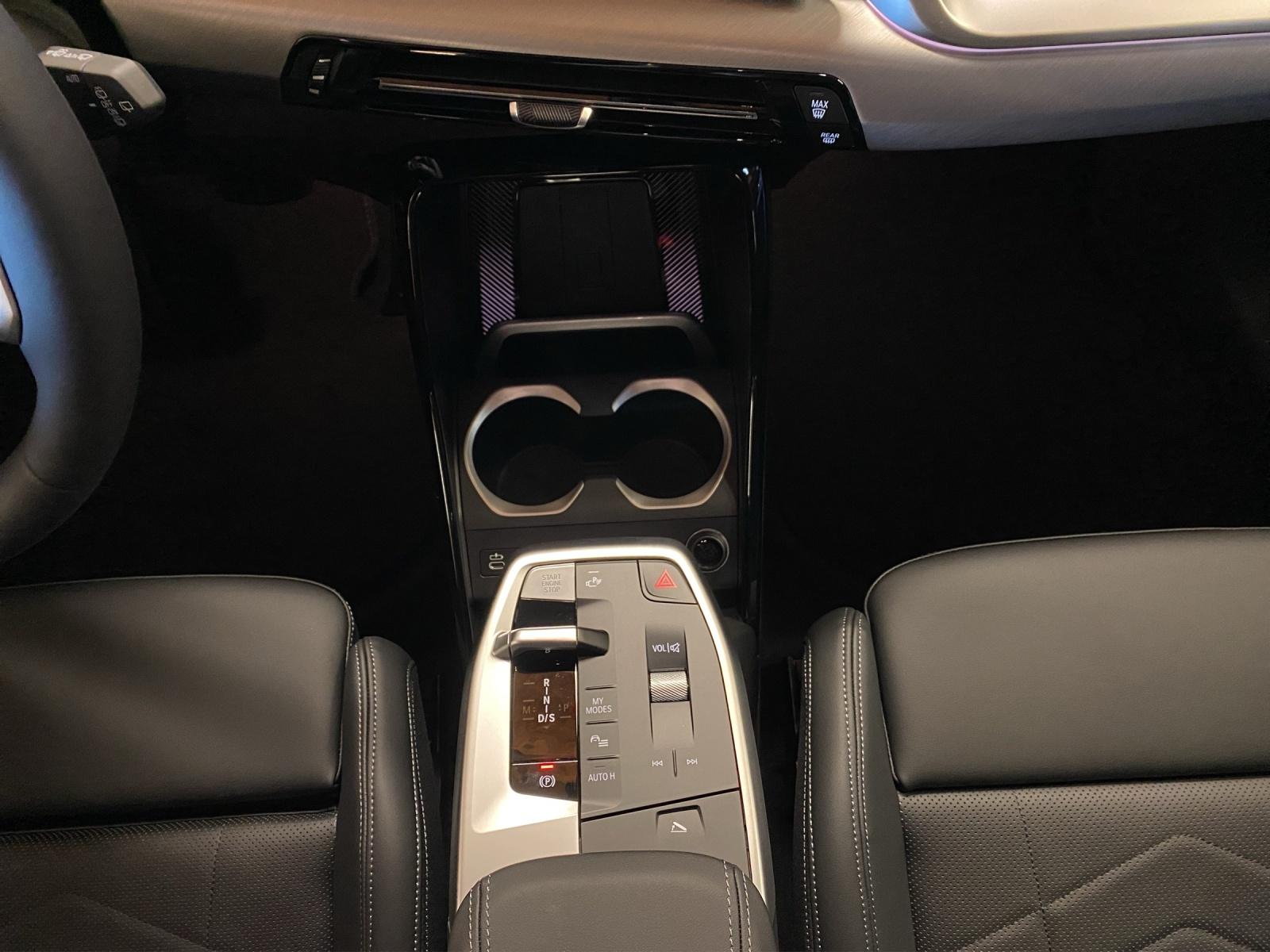 BMW X1 30e xDrive paddles-image-19