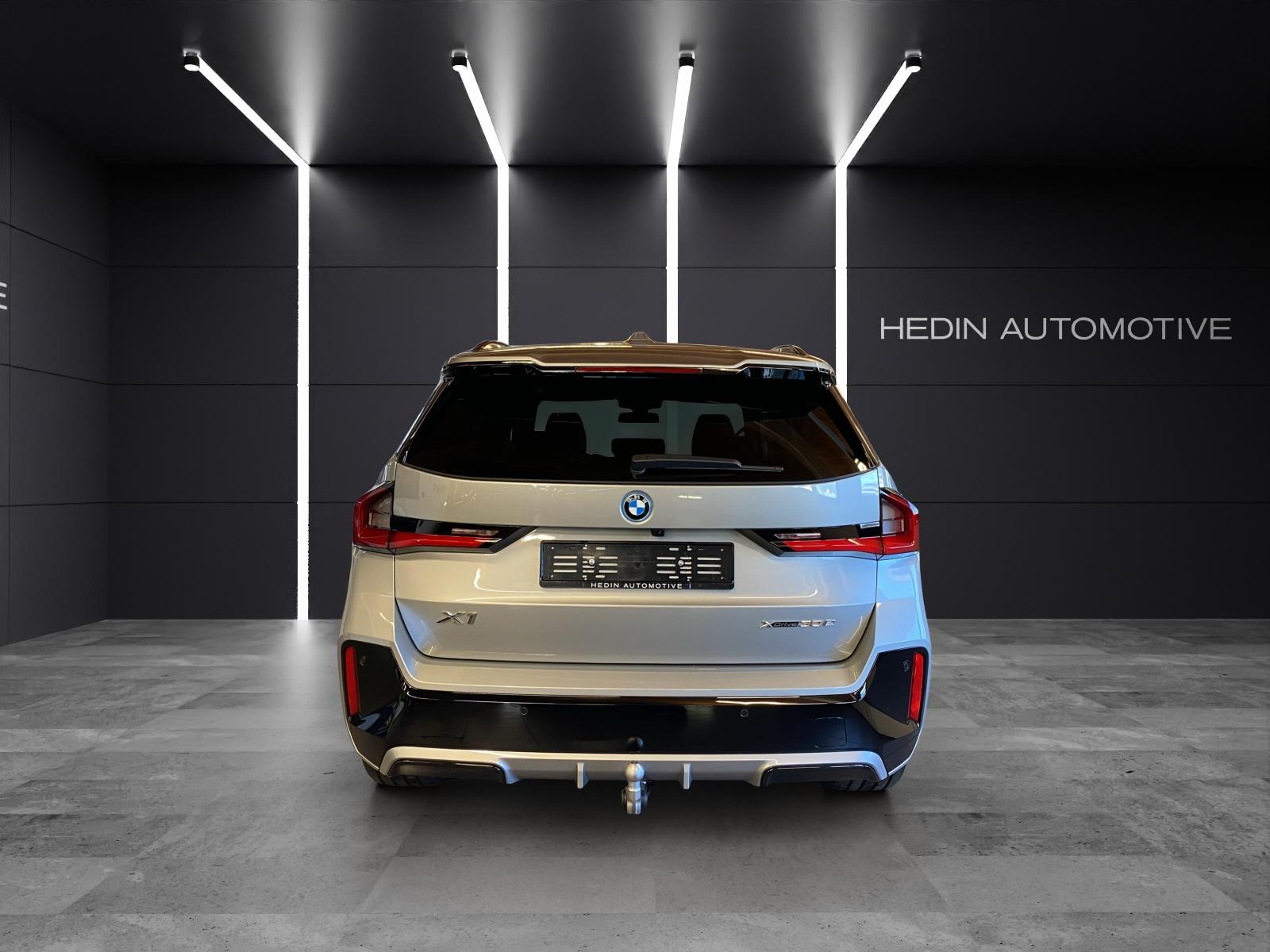 BMW X1 30e xDrive paddles-showroom-element-3