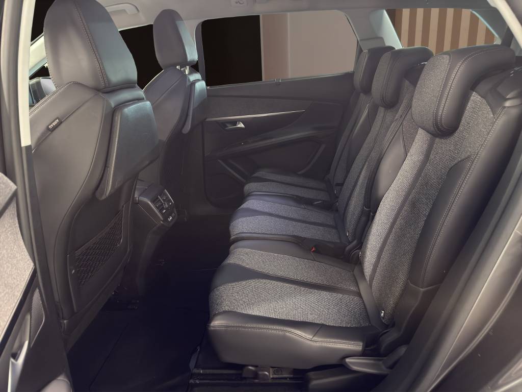 PEUGEOT 5008 1.2 Pure Tech Allure EAT-image-8