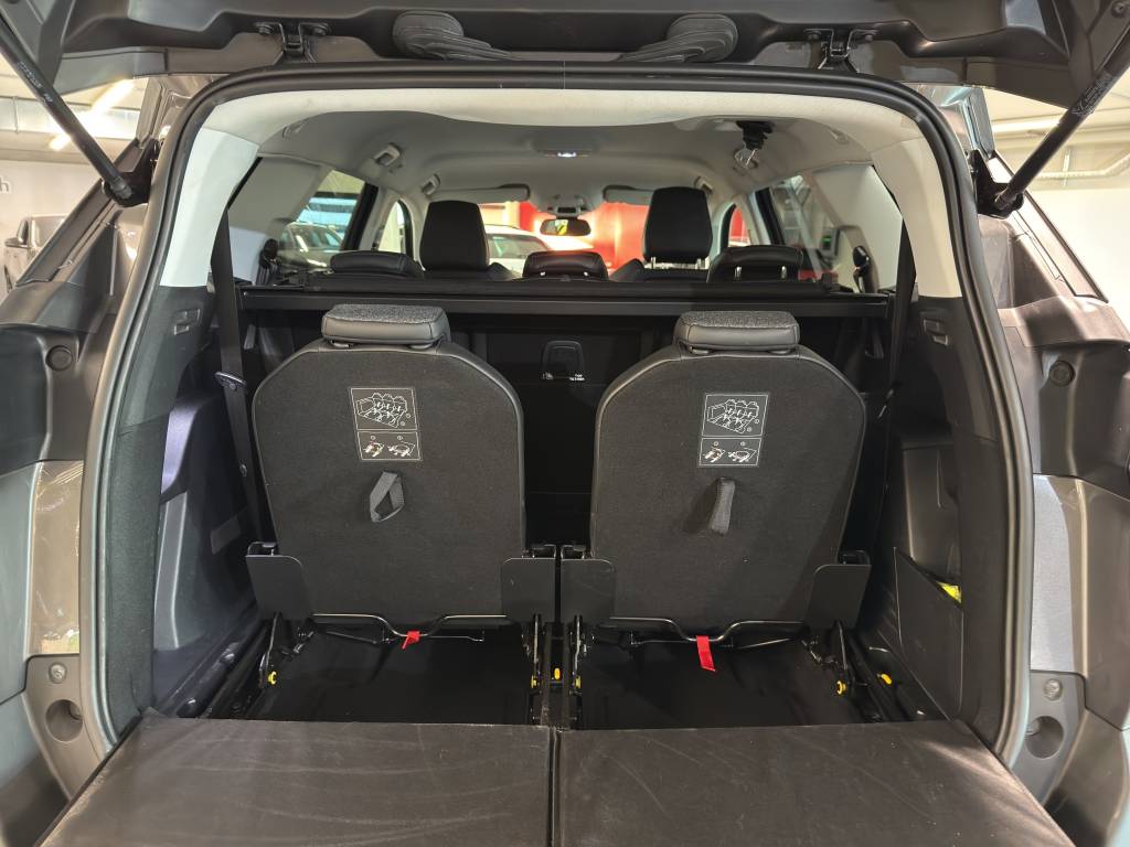 PEUGEOT 5008 1.2 Pure Tech Allure EAT-image-15