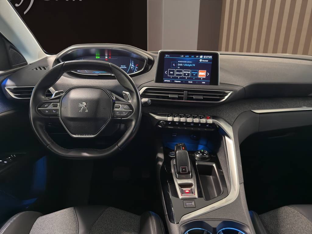 PEUGEOT 5008 1.2 Pure Tech Allure EAT-image-4