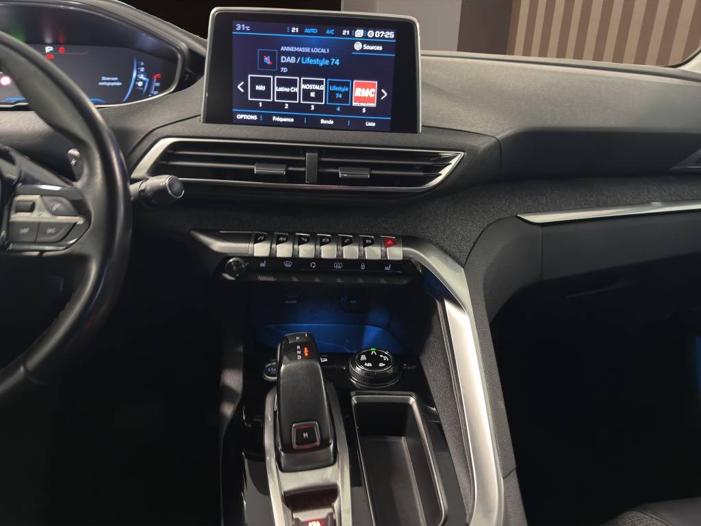 PEUGEOT 5008 1.2 Pure Tech Allure EAT-image-13