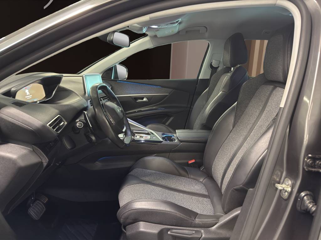 PEUGEOT 5008 1.2 Pure Tech Allure EAT-image-6