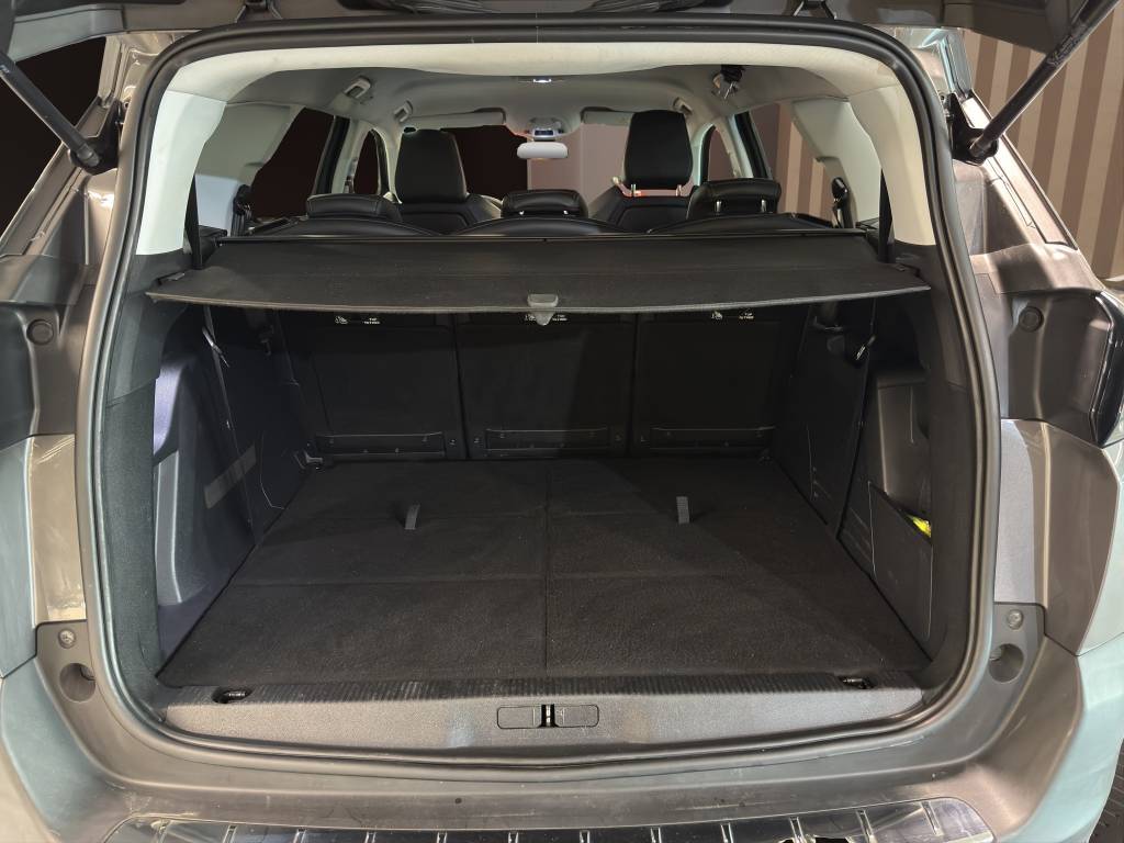 PEUGEOT 5008 1.2 Pure Tech Allure EAT-image-9