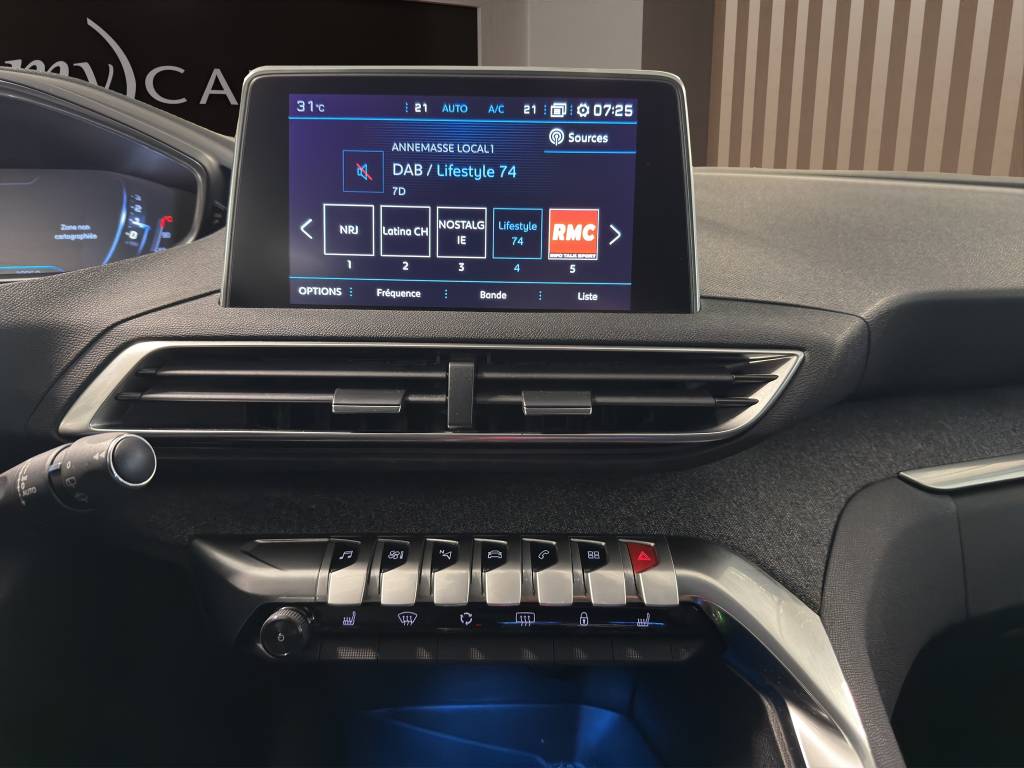 PEUGEOT 5008 1.2 Pure Tech Allure EAT-image-5