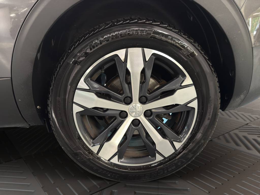 PEUGEOT 5008 1.2 Pure Tech Allure EAT-image-11