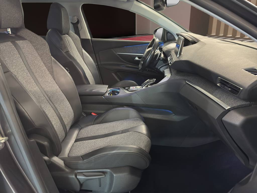 PEUGEOT 5008 1.2 Pure Tech Allure EAT-image-7