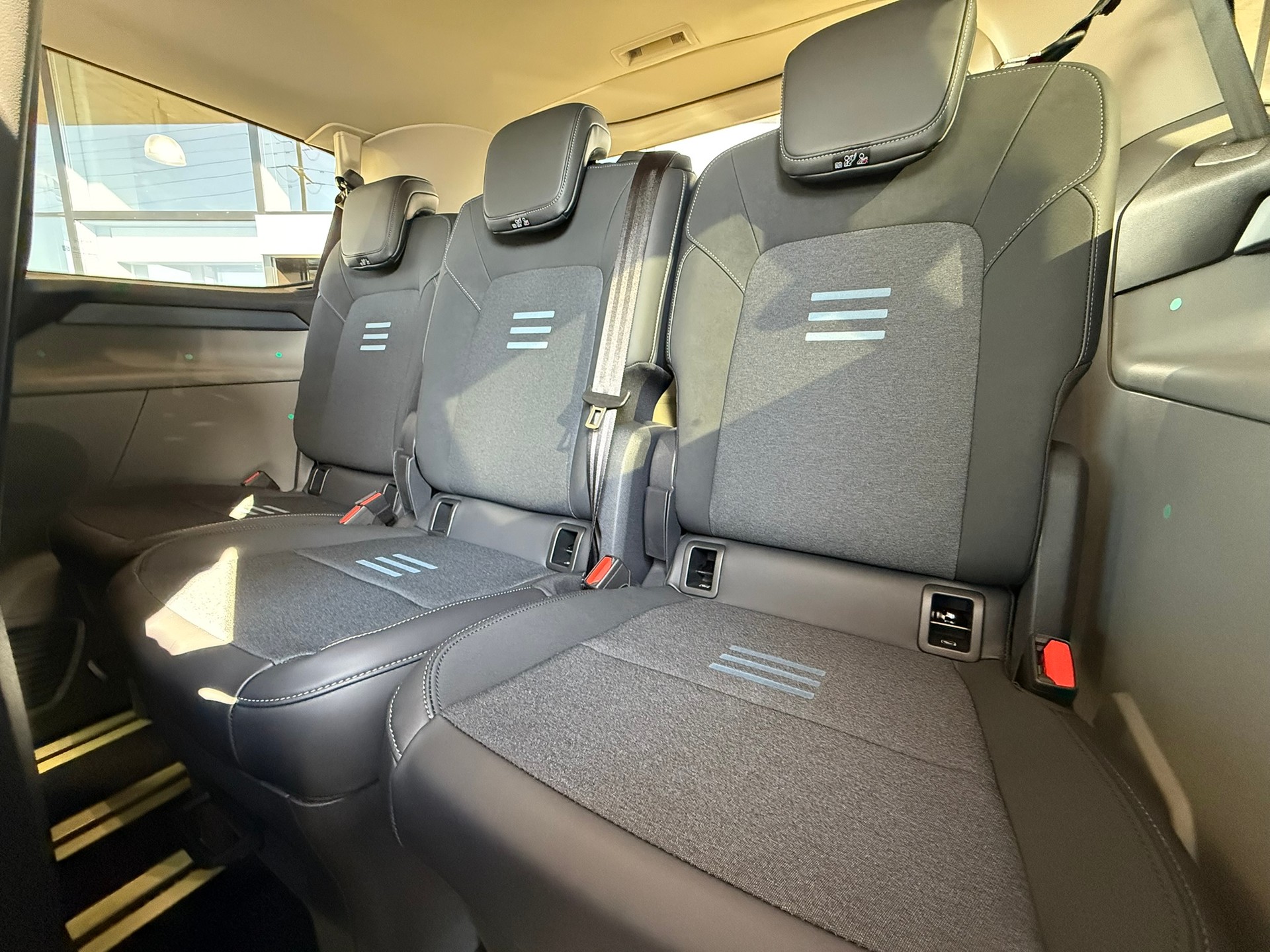 FORD Tourneo Bus 340 L1H1 PHEV Active-image-7