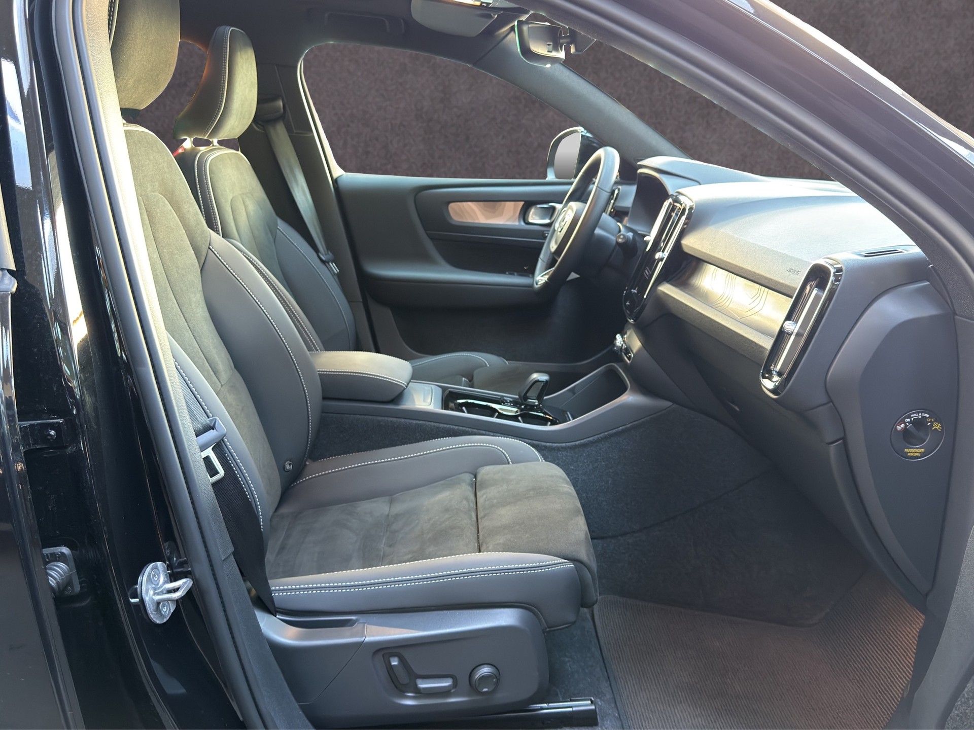 VOLVO XC40 E80 Twin Ultimate AWD-image-16