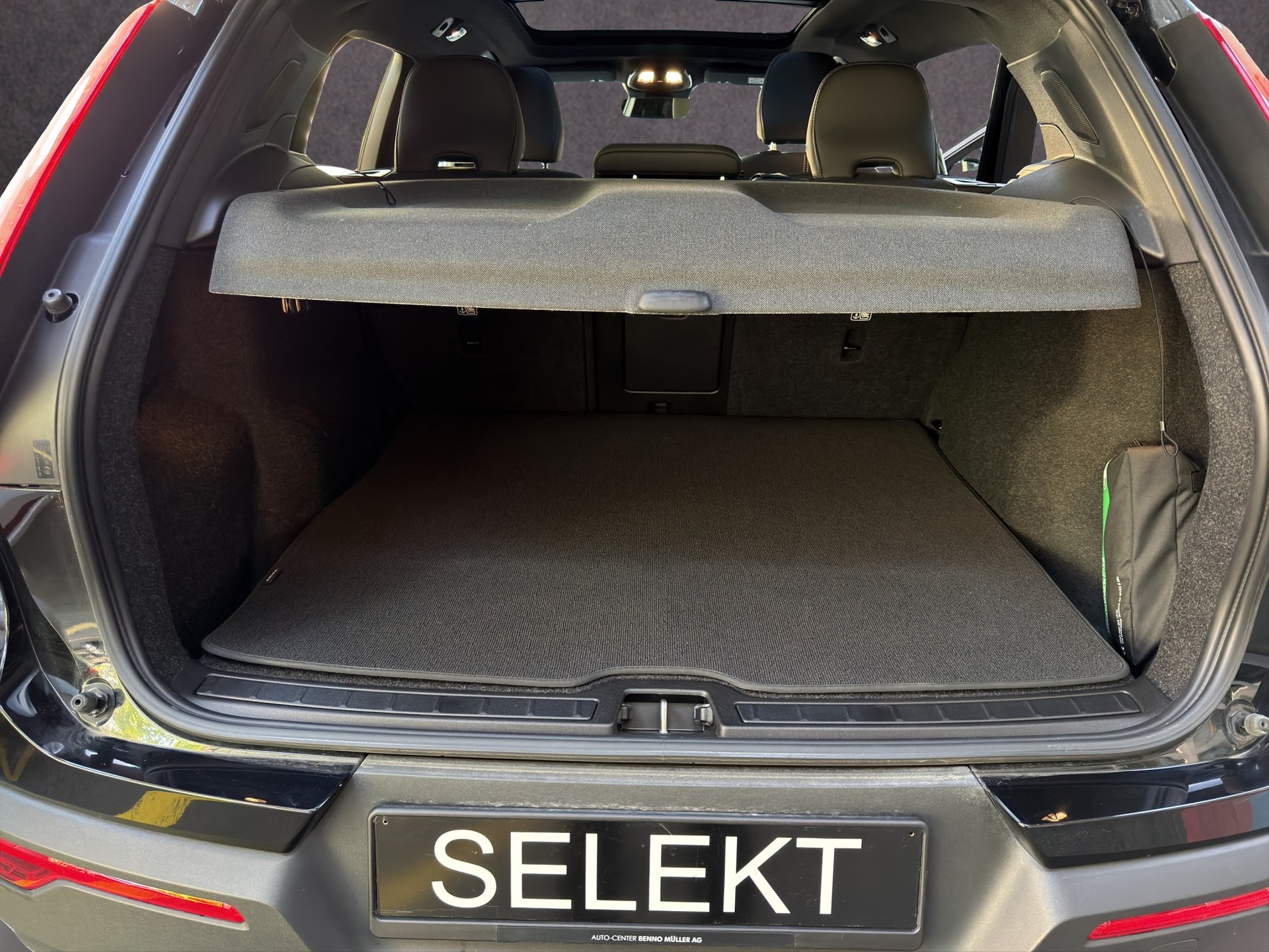 VOLVO XC40 E80 Twin Ultimate AWD-image-18