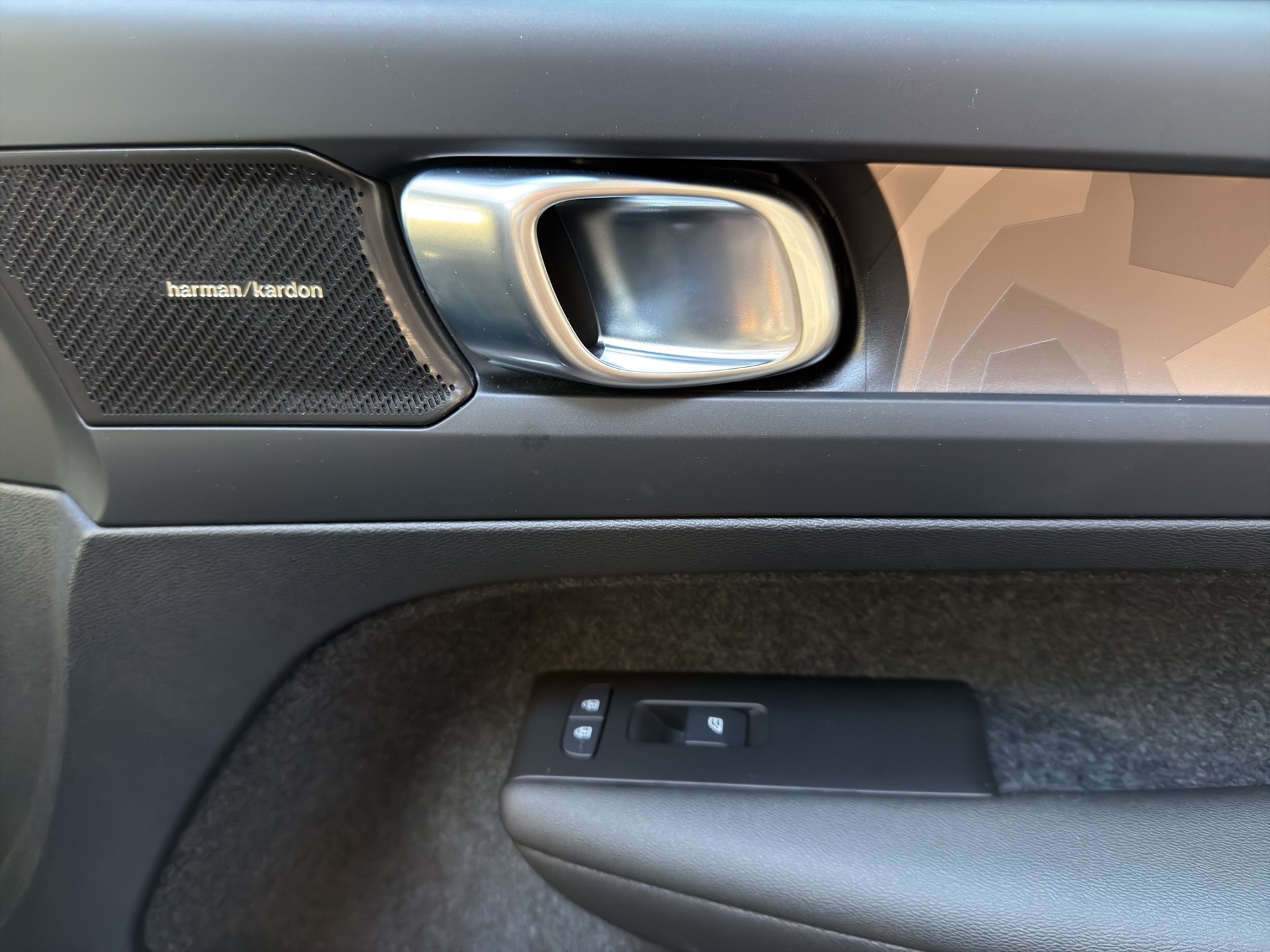 VOLVO XC40 E80 Twin Ultimate AWD-image-11