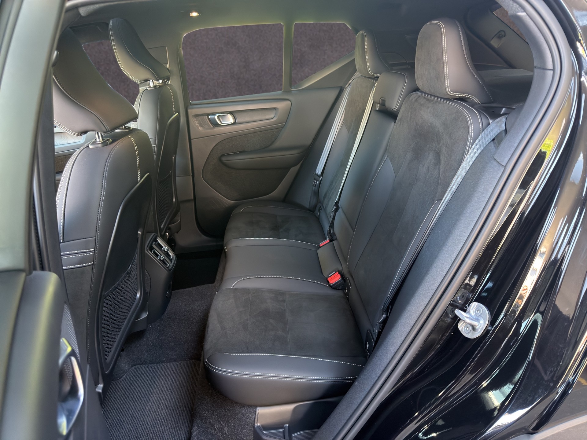 VOLVO XC40 E80 Twin Ultimate AWD-image-9