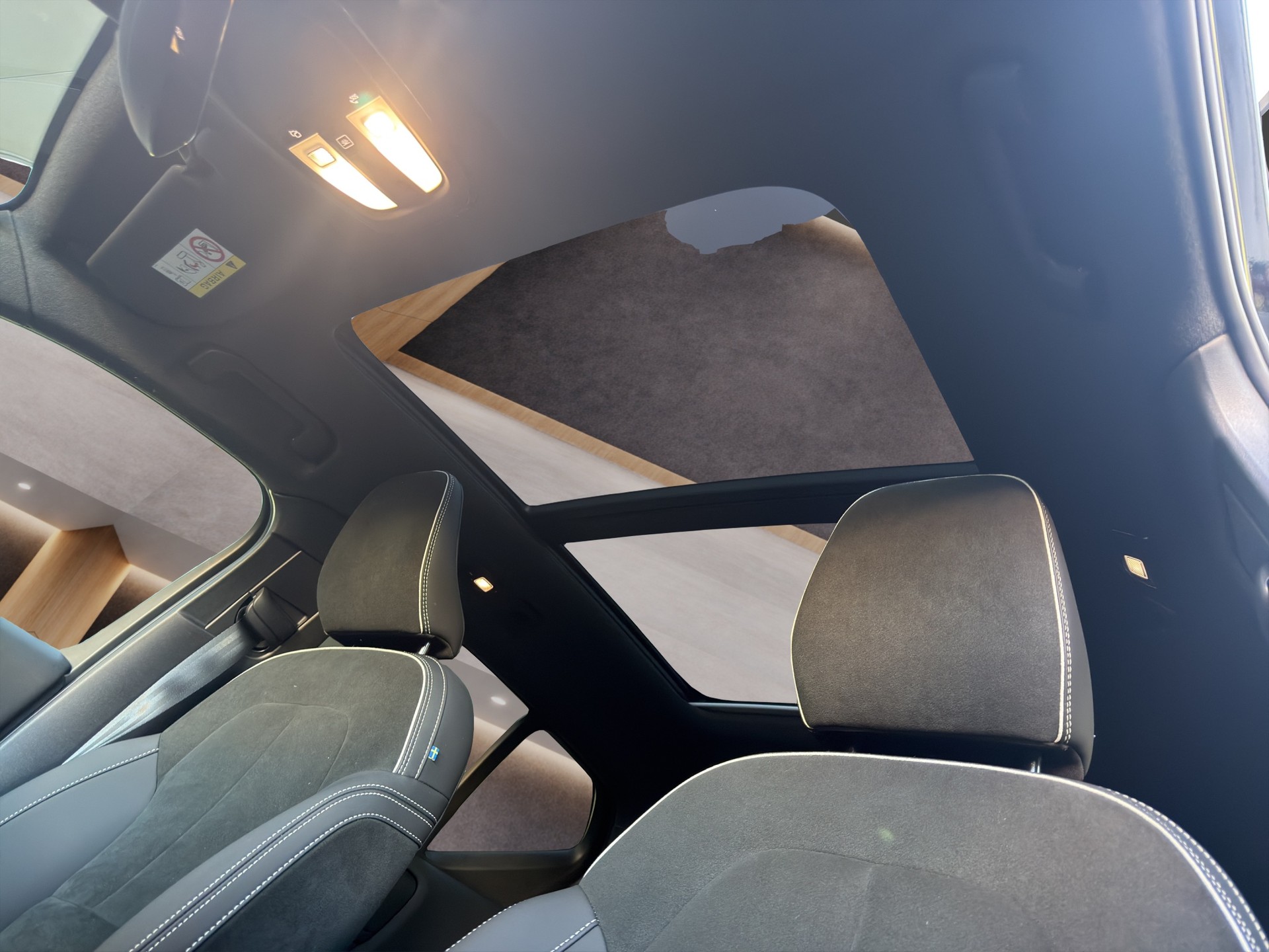 VOLVO XC40 E80 Twin Ultimate AWD-image-12