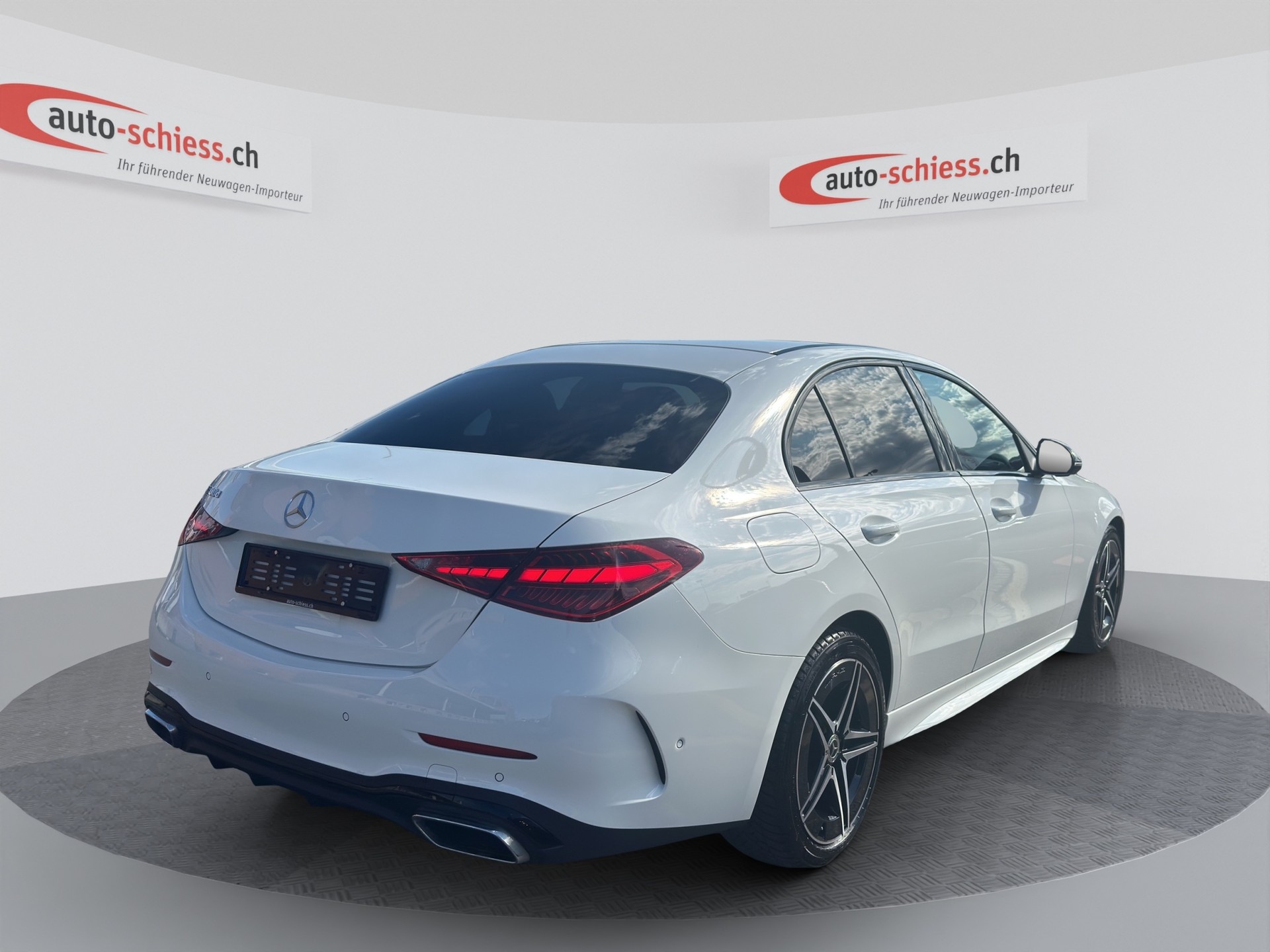MERCEDES-BENZ C 300 d AMG Line Night-showroom-element-2
