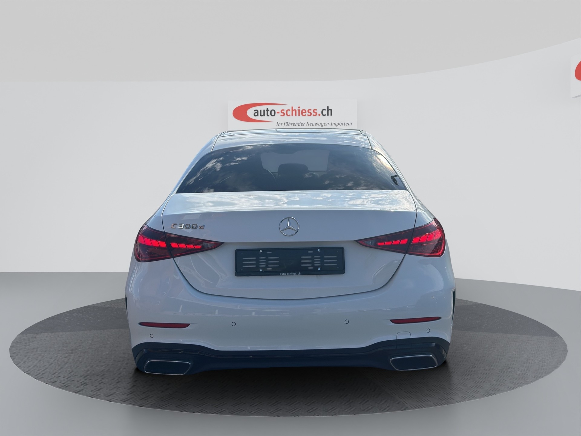 MERCEDES-BENZ C 300 d AMG Line Night-showroom-element-3