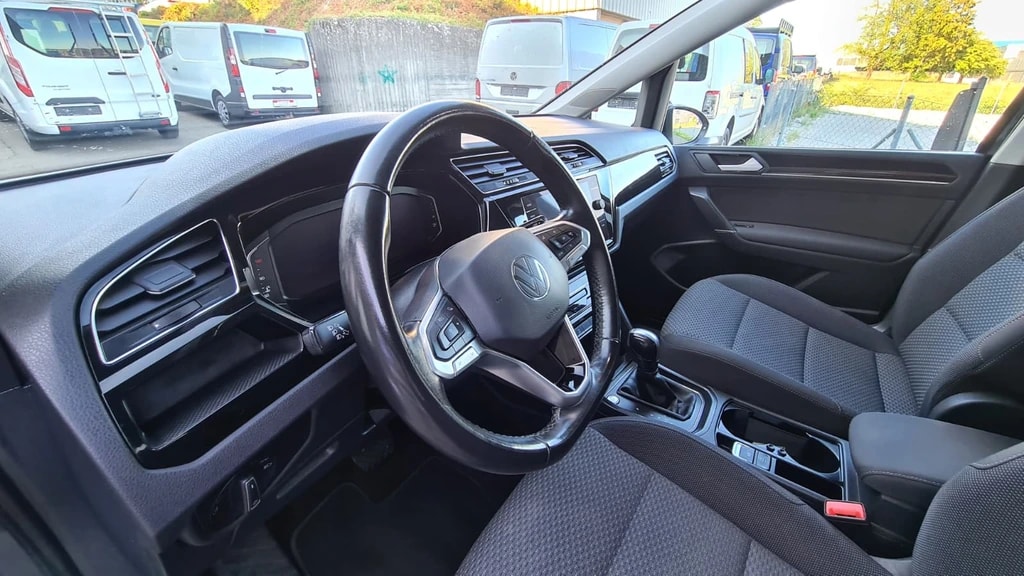 VW Touran 1.5 TSI EVO Comfortline DSG ** 7-Plätzer ** GR.Navi ** RF-Kamera ** Winter Paket ** Family Paket Plus **-image-14