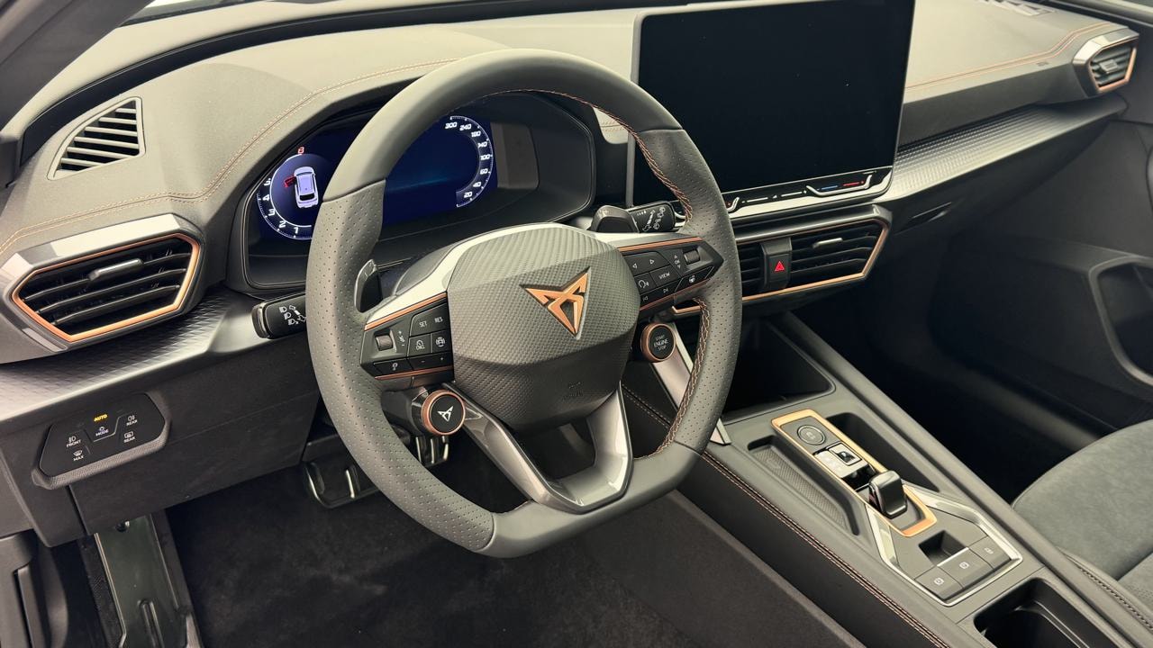 CUPRA LEON ST 1.5 e-HYBRID pHEV VZ Black Edition-image-6